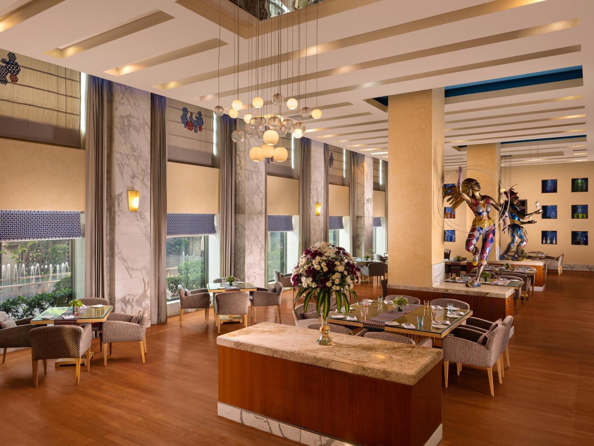 Hotel Jaypee Vasant Continental Neu-Delhi Exterior foto The restaurant