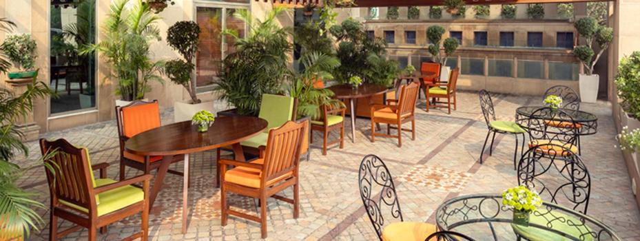 Hotel Jaypee Vasant Continental Neu-Delhi Exterior foto The hotel's lobby