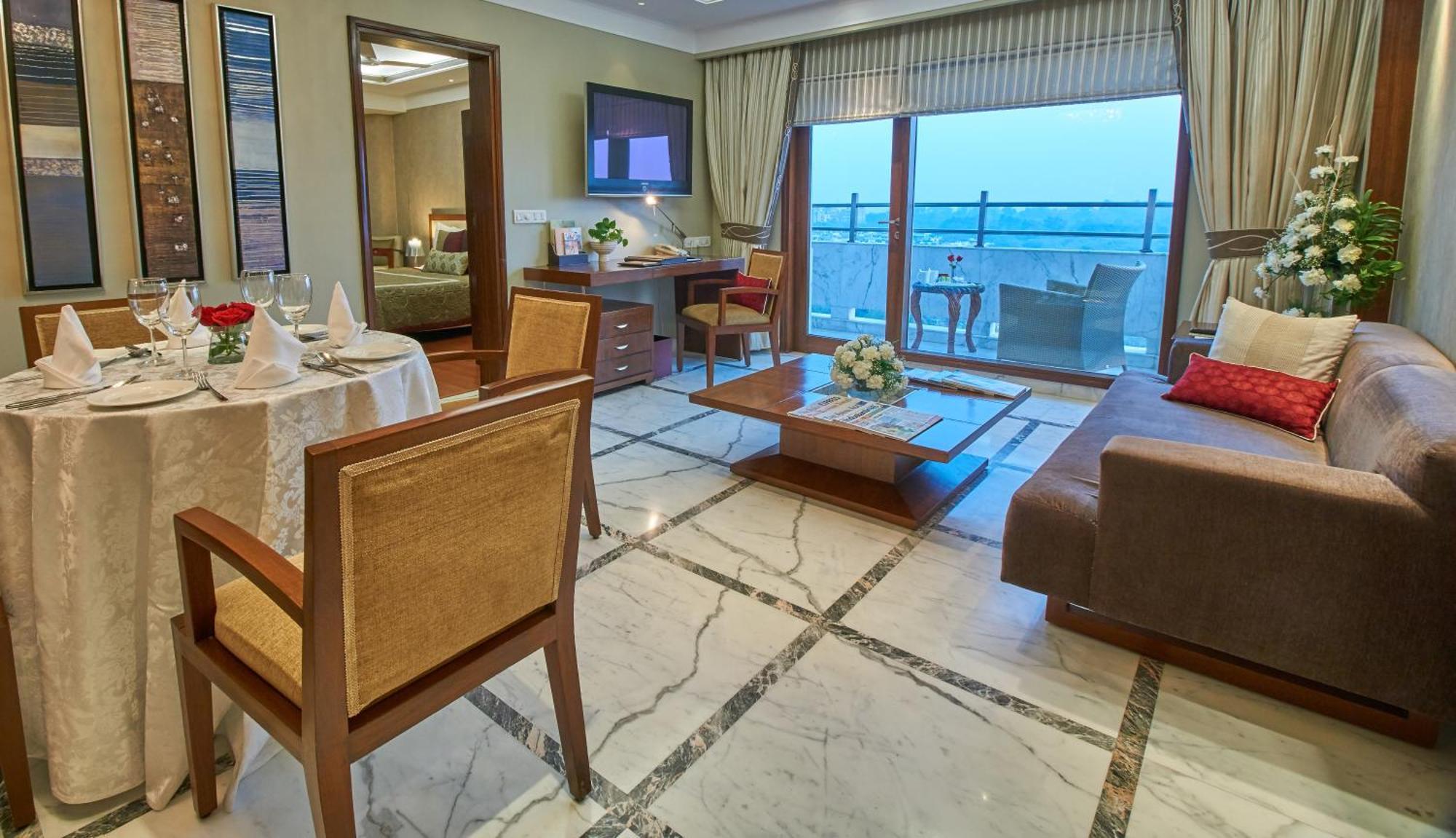 Hotel Jaypee Vasant Continental Neu-Delhi Exterior foto A suite at the Taj Bengal
