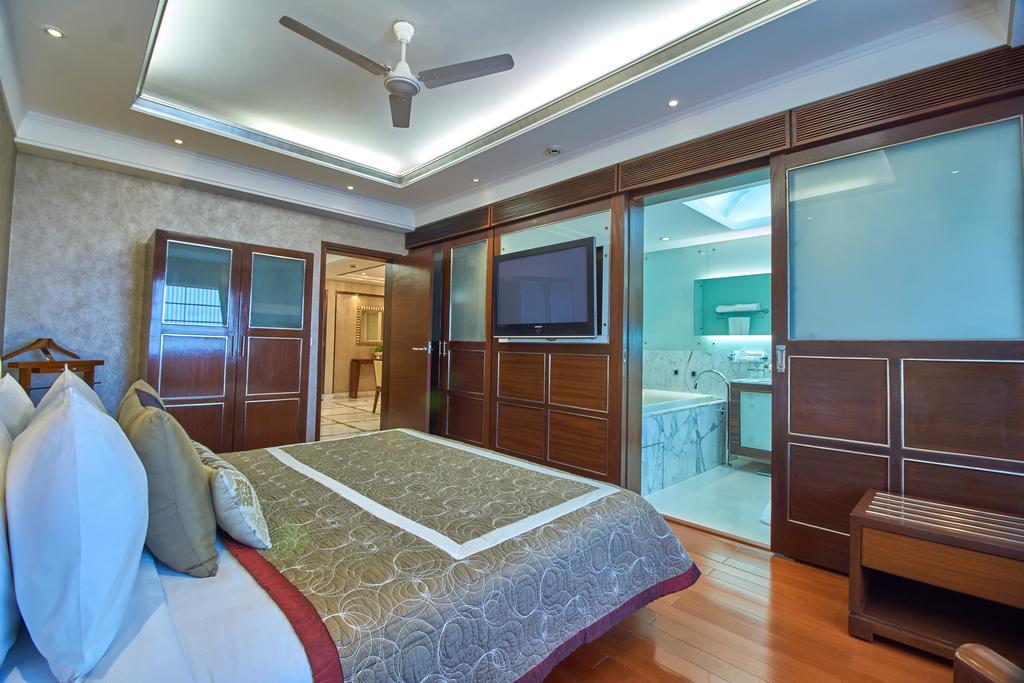 Hotel Jaypee Vasant Continental Neu-Delhi Exterior foto A bedroom in the hotel