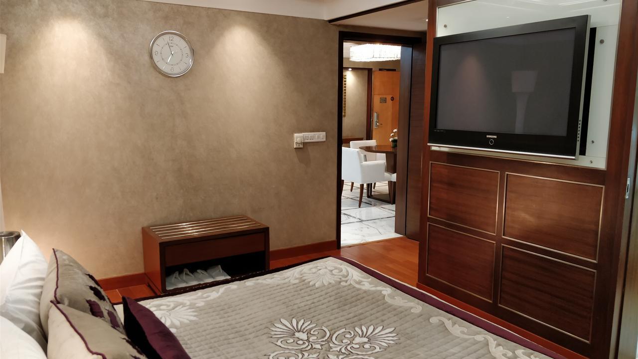 Hotel Jaypee Vasant Continental Neu-Delhi Exterior foto A bedroom in a hotel