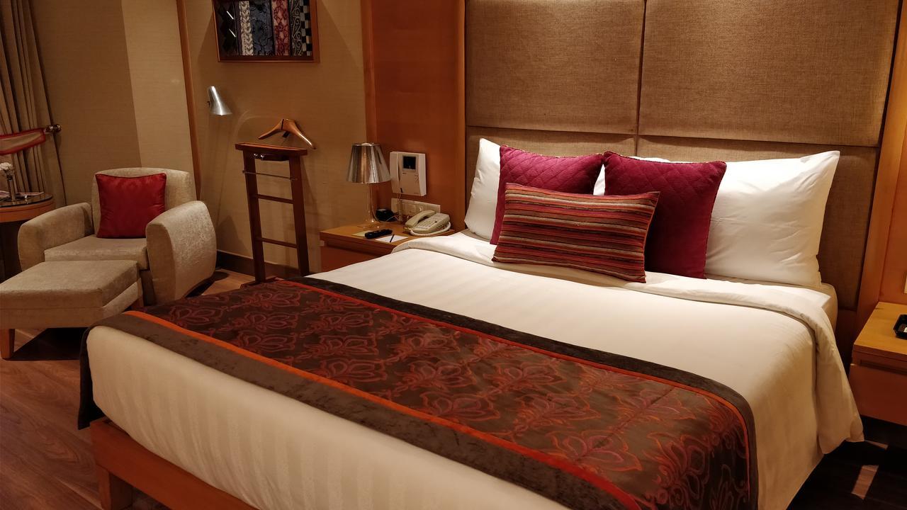 Hotel Jaypee Vasant Continental Neu-Delhi Exterior foto A bed runner