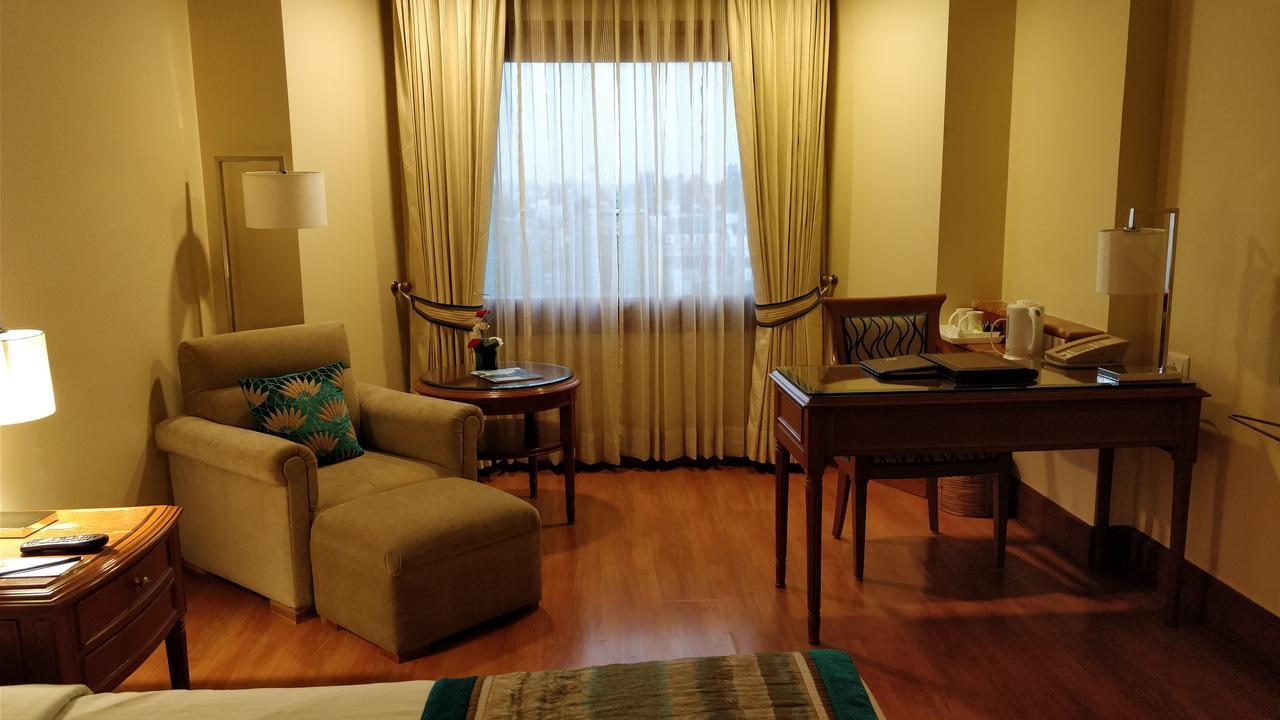 Hotel Jaypee Vasant Continental Neu-Delhi Exterior foto A room at the Taj Bengal