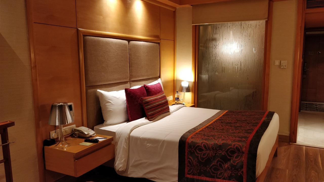 Hotel Jaypee Vasant Continental Neu-Delhi Exterior foto A bedroom at the Taj Bengal