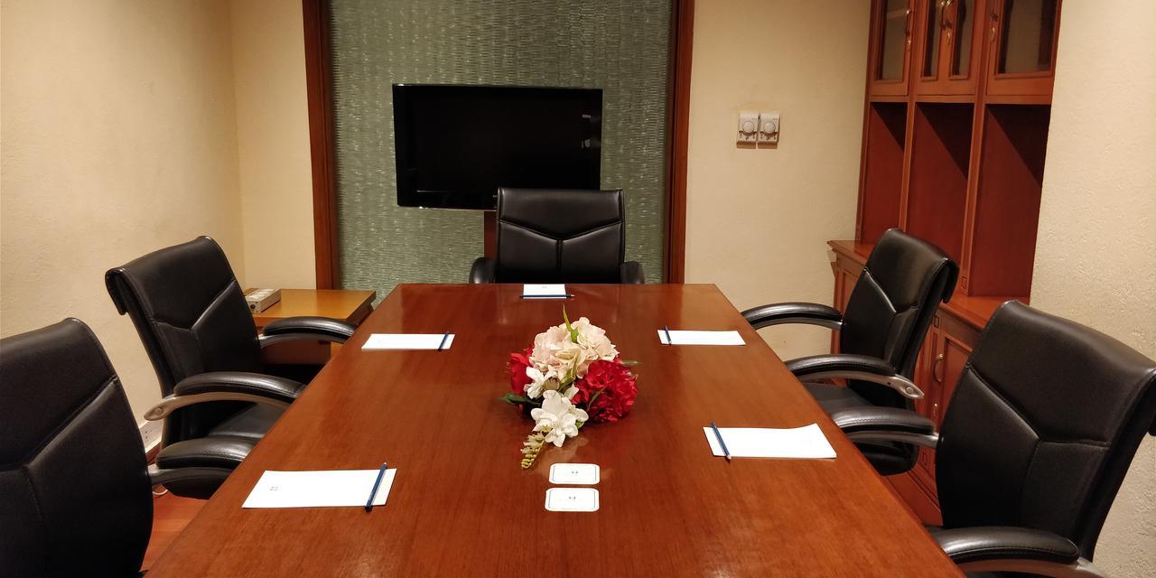 Hotel Jaypee Vasant Continental Neu-Delhi Exterior foto The boardroom of the National University of Ireland, Galway