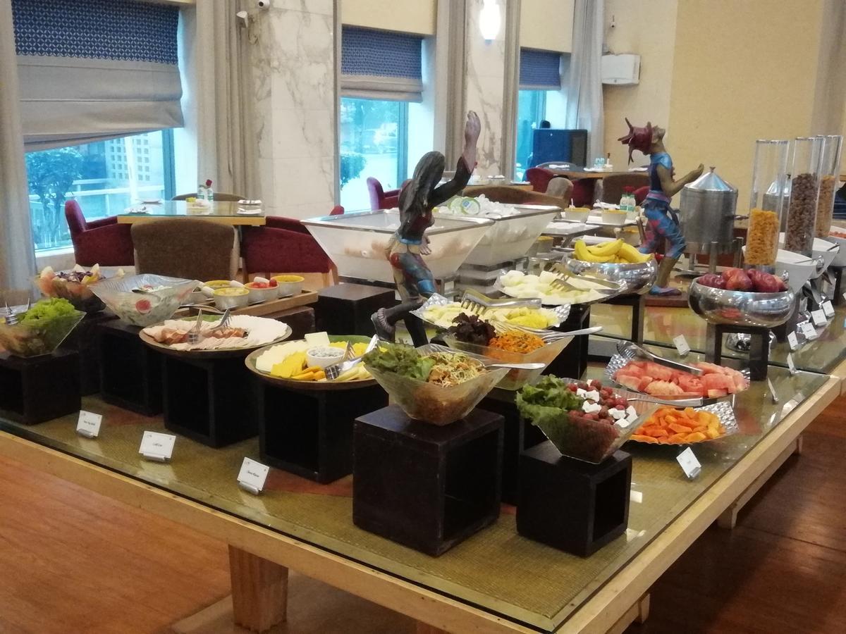 Hotel Jaypee Vasant Continental Neu-Delhi Exterior foto A salad bar