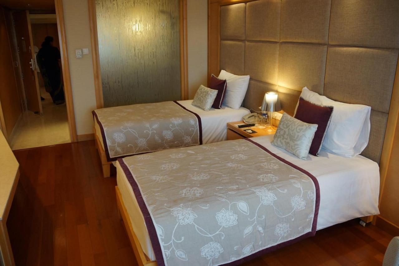 Hotel Jaypee Vasant Continental Neu-Delhi Exterior foto A room at the hotel